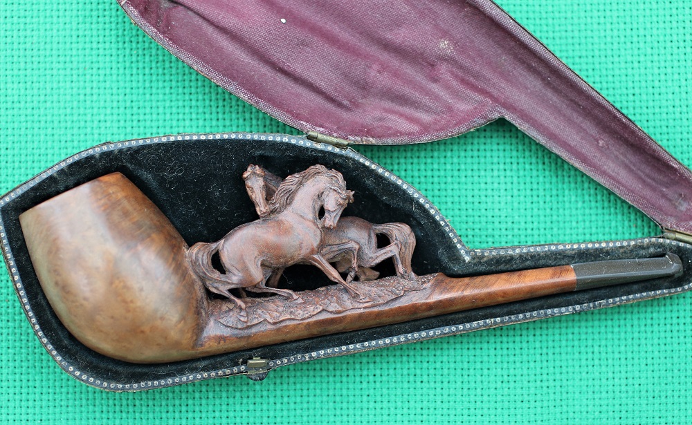 Carved Two Stallions Briar Pipe Image