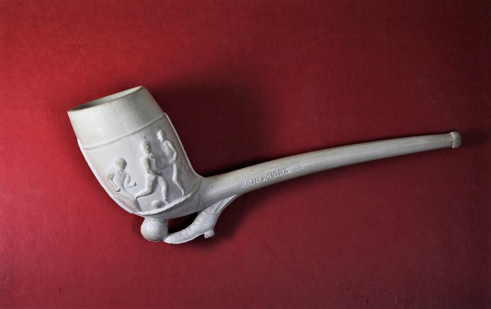 Large English Clay Cadger Pipe Image