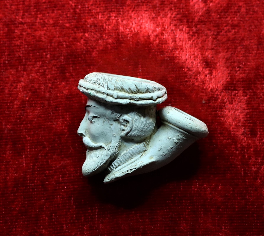 French Clay Figural Head of Francois 1 Image