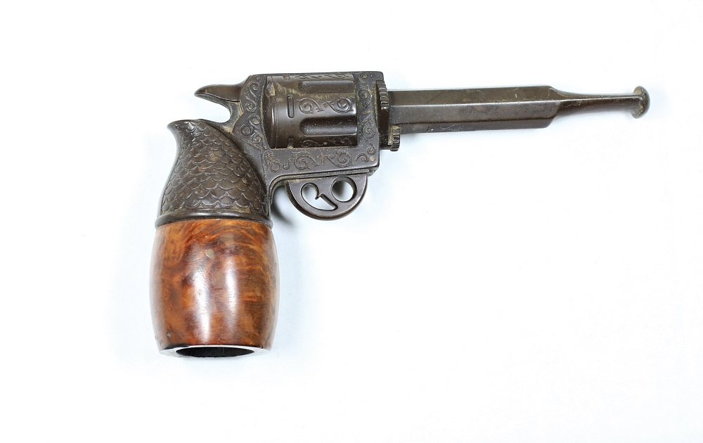 Bakerlite Novelty Revolver Briar Pipe Image
